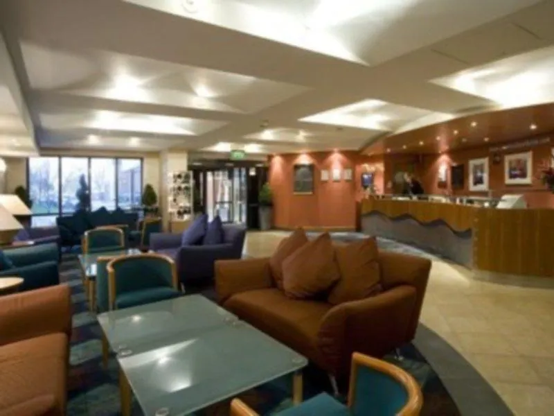 Mercure London Heathrow Airport Hillingdon 4*,
