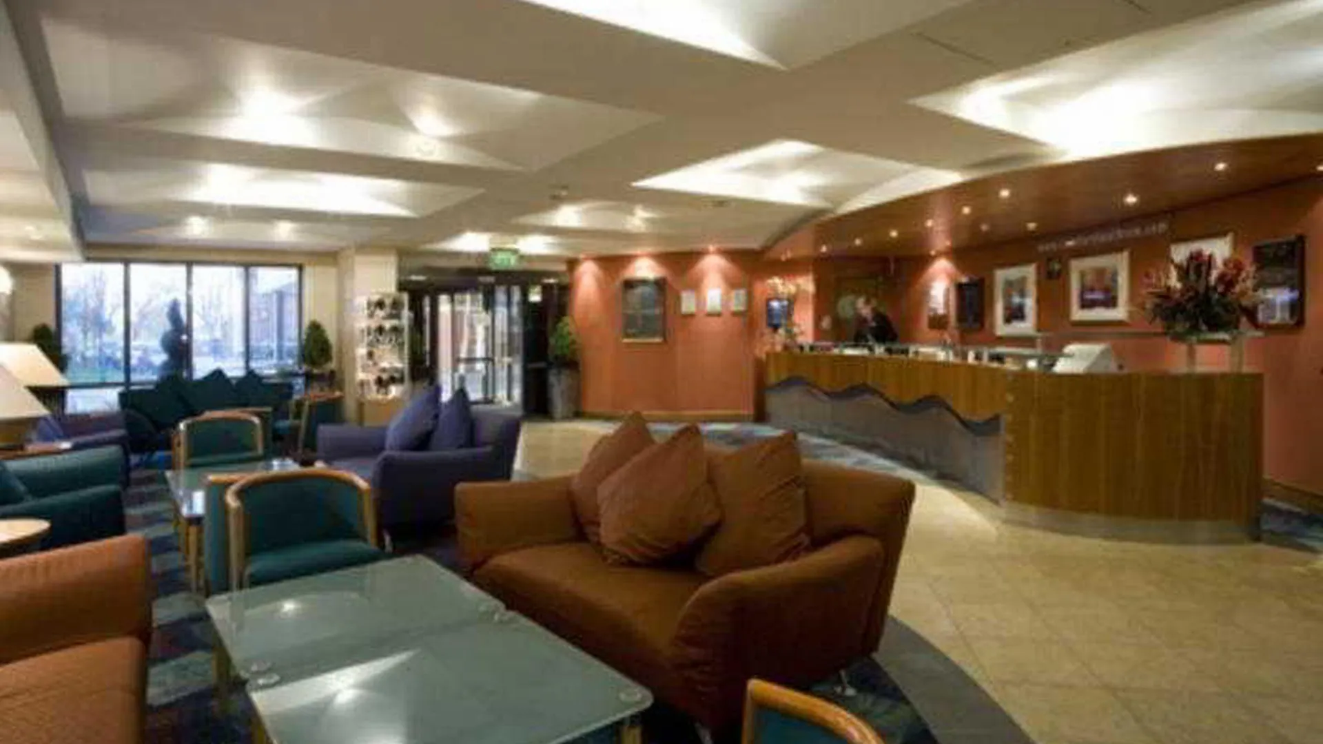 Mercure London Heathrow Airport Hillingdon 4*,
