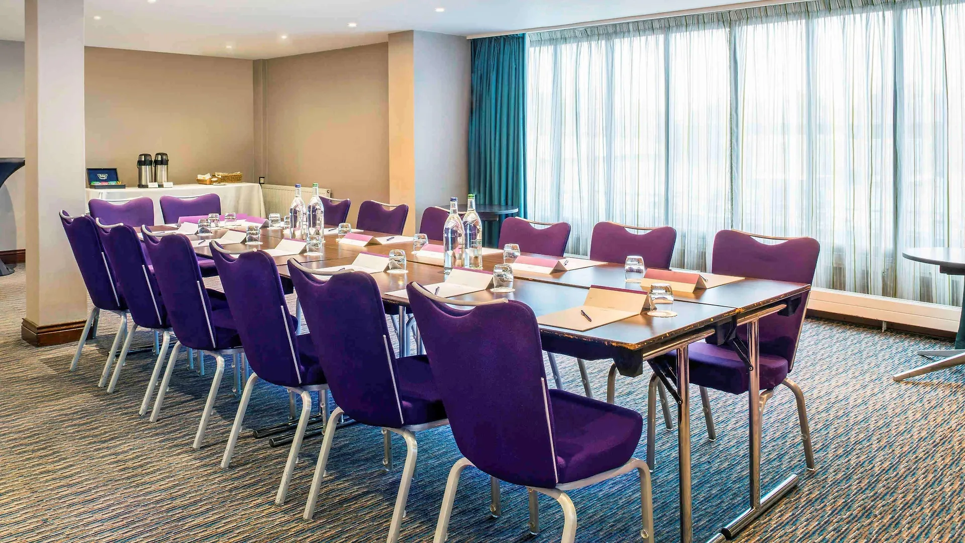 Mercure London Heathrow Airport Hillingdon 4*,